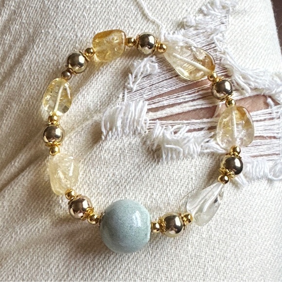 Citrine raw nuggets and green ovean jasper beaded gold bohemisn bracelet - Picture 13 of 13